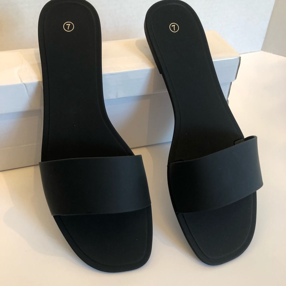 Flat Sandals Black